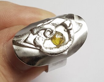 Long ring silver and amber stone