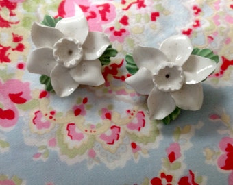 Vintage white flower clip on earrings.