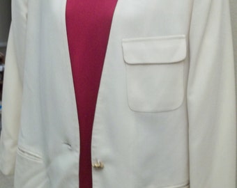 CLEARANCE SALE - 1980s Stylish Austin Reed white blazer