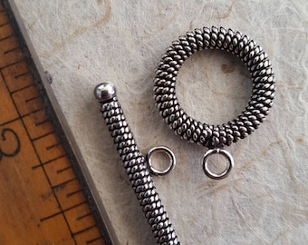 Sterling toggle. Beadwork, Jewelry making, Jewelry supply. Stringing. Closure, fastener. Silver ends.