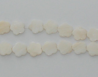 10 pearls, white blooms - Ref:
