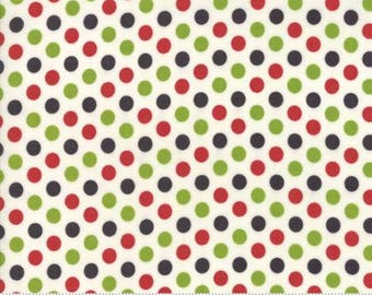 Moda - Hometown Christmas - Christmas Snowball - Red/Green - Fabric by the Yard 5666-21