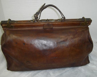 Large gladstone bag, doctors bag, 1920's,1930's luggage,Steampunk bag, costume , accessories