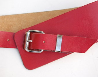 Red Leather Belt Size M Shaped/Overlapping 80s 90s Wide Silver/Stainless Steel Tone Buckle Vermillion Made in Italy Retro Accessories