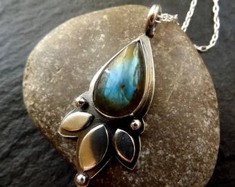 Silver labradorite pendant leaf necklace with silver ball and cable chain
