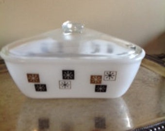 Inland Glass starburst triangular casserole