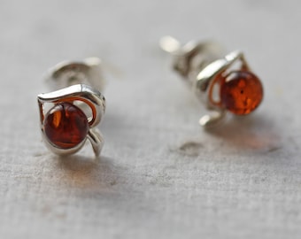 Amber Studs / Spade Studs / Little Amber Earrings / Leaf Studs / Silver Earrings / Amber and Silver / Silver Studs