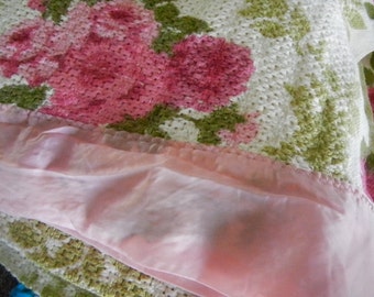 Vintage 1950s pink rose thermal blanket