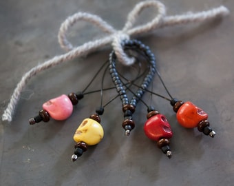 Skull Stitch Markers - (4 plus 1 Accent Marker) Red, Orange, Yellow and Pink