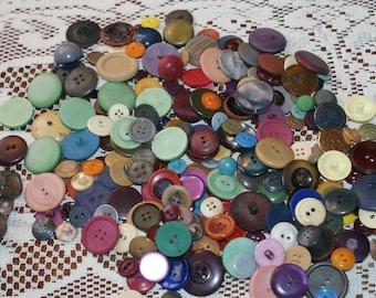 Vintage Bulk Over 10 oz 250 Mix Colored Buttons 3/8 to 1 1/16" Lot 1887