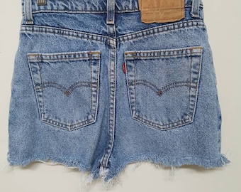 Vintage Levis // Denim Cutoff High Waisted Style // Womens Small Size 6
