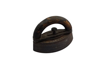 Vintage Iron Howell Co. Vintage Sad Iron Door Stop Old Cast Iron