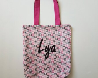 Tote bag is reversible and customizable