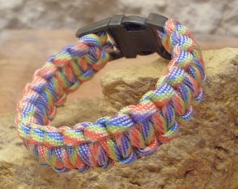 Bracelet lace mixed with different colors
