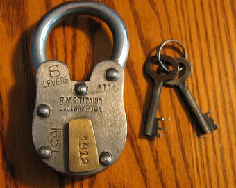 RMS TITANIC 1912 Padlock Beautiful working model. Use this on your boat.