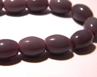 10 glass beads oval - 11 x 8 mm purple violet-opaque glass bead - 1 K02