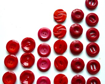 Different lots of bright red, red buttons Carmine pink, some vintage, plastic opaque diameter 1.7 cm to 2 cm