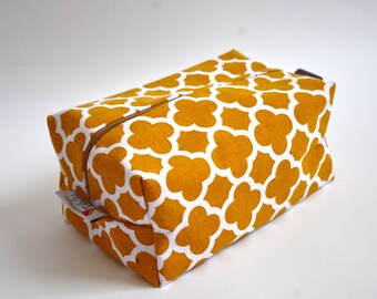 Baby diaper pouch, toiletry bag, travel bag, box pouch, cosmetic case, diaper case, accessory bag, zipper pouch.