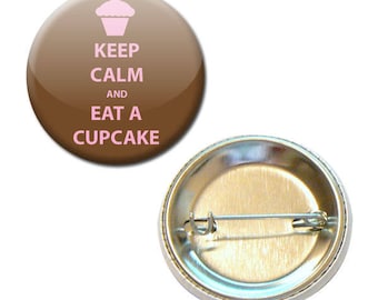 Badge is Keep Calm and Eat A Cupcake Ø 38 mm Pin Button