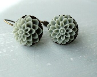 50% OFF SALE! Earrings, Smoky grey resin dahlia brass dangle earrings 1