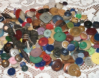 Vintage Bulk 11 oz Mix Colored Buttons 3/8 to 1" Lot 1961