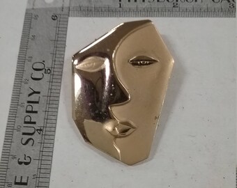 Vintage goldtone face pin brooch