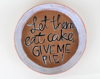 Handmade stoneware pottery pie dish (A)
