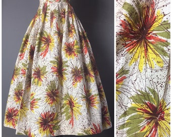 Vintage 50s skirt / 1950s skirt / novelty print skirt / full skirt / cotton skirt / fireworks / pleated skirt 8057