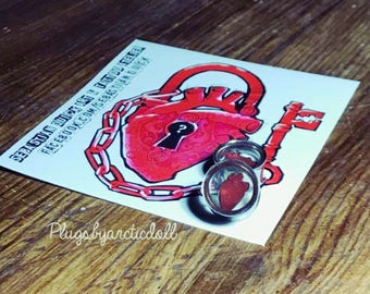1 plug has 16mm heart is anatomically correct hand unit