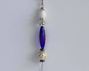 Long necklace with pendant dark blue