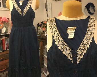 1970's Gunne Sax Denim Dress || lace edged full skirt denim jumper with pockets