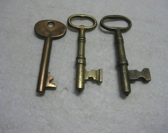 3 Antique Brass Skeleton keys #021818