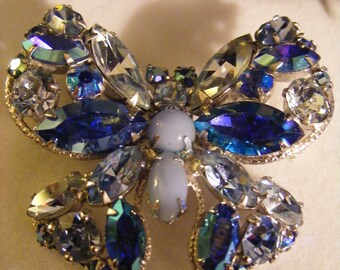 Sale. STUNNING VINTAGE BROOCH