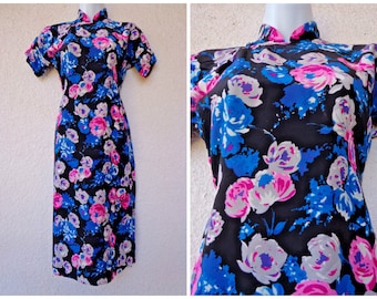 1950s Silk CHEONGSAM DRESS. Asian Dress. Wiggle Fit Dresss. Bold Floral Dress. Traditional Chinese Dress. Bombshell Dress. Frog Closures. S