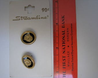 Streamline carded two buttons