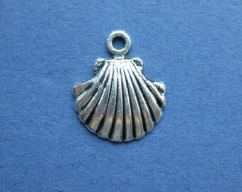 10 Shell Charm - Sea Shell Charm - Shell Pendant - Antique Silver - 18mm x 15mm -- (No.75-10430)