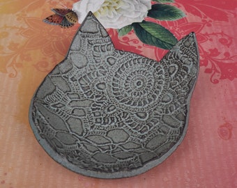 Cat bowl. Cat spoon rest. Cat dish. Cat jewelry holder. Small ceramic bowl. Ceramic cat dish. Soap holder.