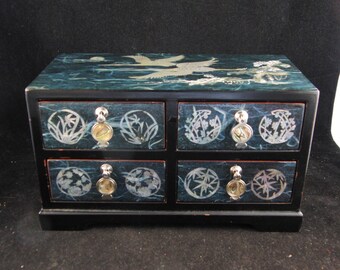 Vintage small lacquer jewelry box