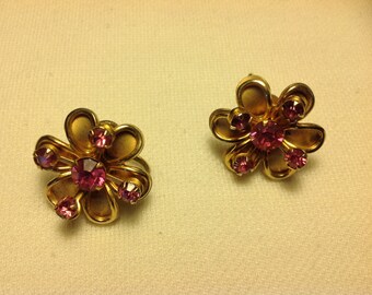 Beautiful vintage screw back earrings