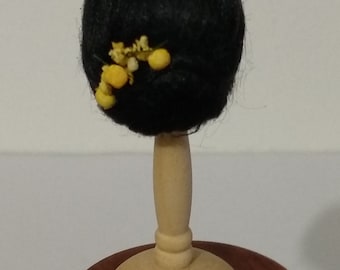 Wig in black color, scale 1:12.