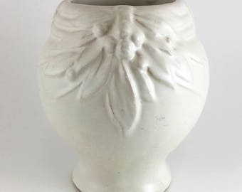1930's McCoy White Leaves and Berries Vase #2