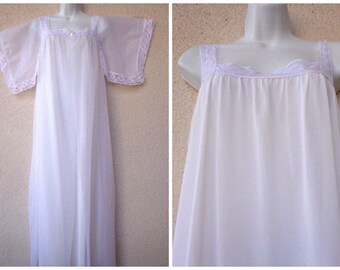 1960s Nightgown & Peignoir Set. Bridal White Nightgown Peignoir Set. Double Chiffon Gown and Robe. 3 Layers. Lace Trim. Long Gown. 42" Bust