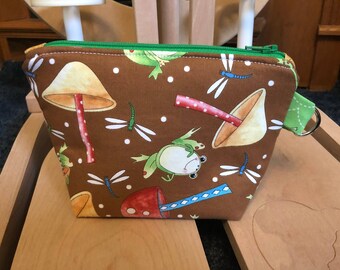 Notion Bag, knitting notion pouch Zippered Crochet Bag, Zipper Project Bag, Knitting Bag, makeup bag, Frog Knitting Bag