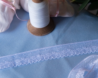 French Valenciennes Lace- (LFV1EDG893) 1" edging