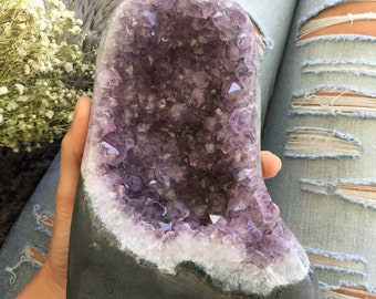 large amethyst , amethyst agate, amethyst geode, standing amethyst