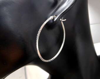 Glossy 1.5 MM Diamond Cut Edge Oval Hoop Earrings In Sterling Silver,Cutting Edge Oval Hoop,Wire & Clutch Hoop,Oval Earring,Gifts For Her