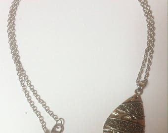 Silver Pendant comes with its chain