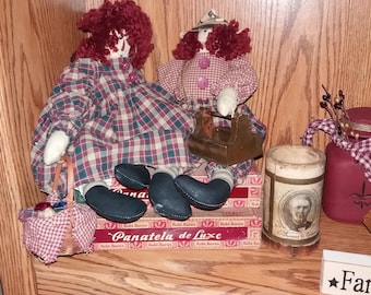 Raggedy Ann and Andy dolls