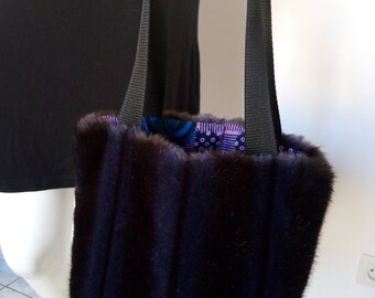 Small handbag style Tote, blue faux-fur lining wax