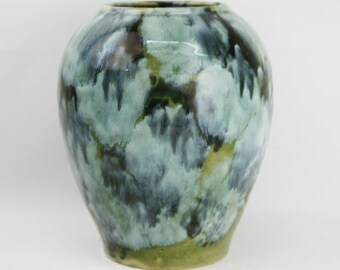 Brush McCoy Vase #050 Green Onyx Glaze